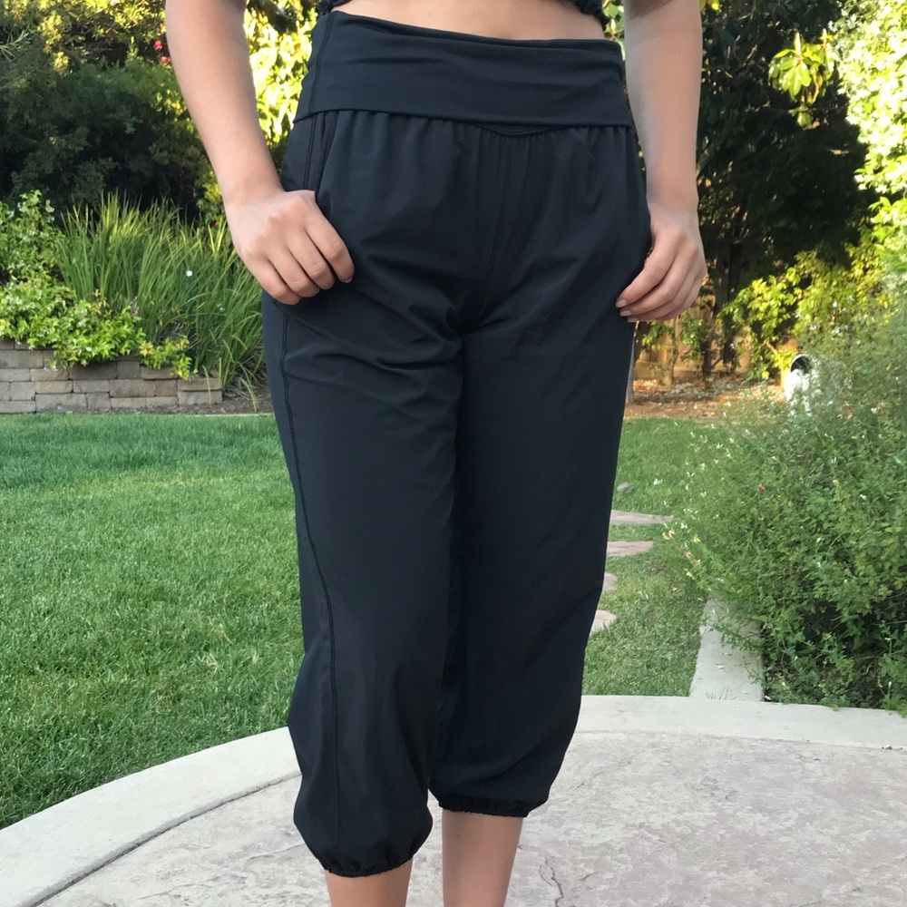 BLACK LULU LEMON JOGGERS